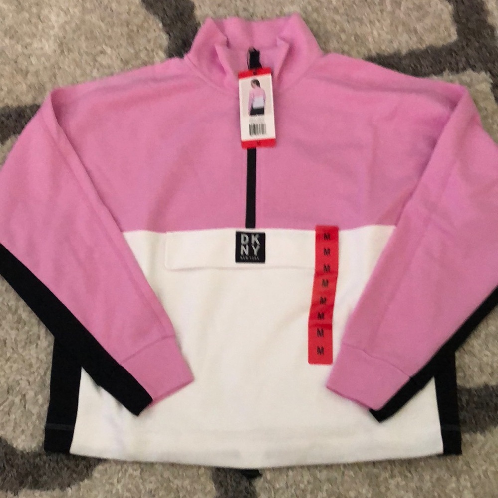DKNY WOMEN'S LONG SLEEVED 1/2 ZIP PULLOVER.